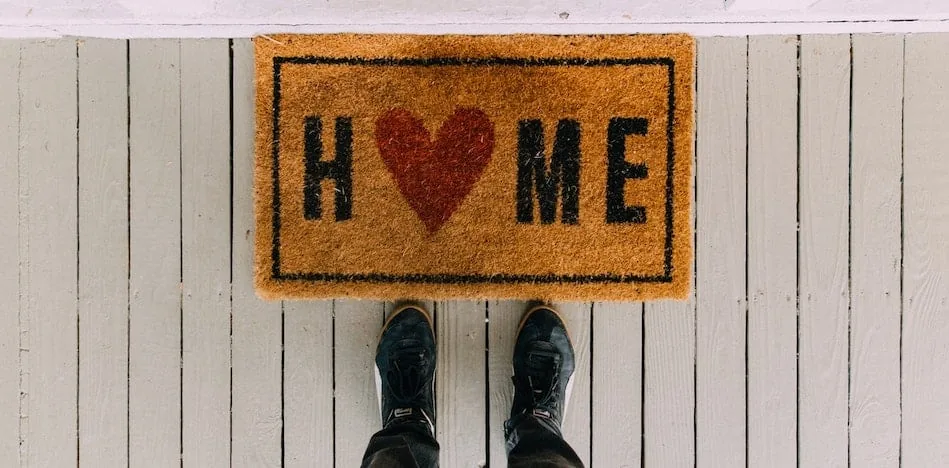 12-step program vs. sober living program
