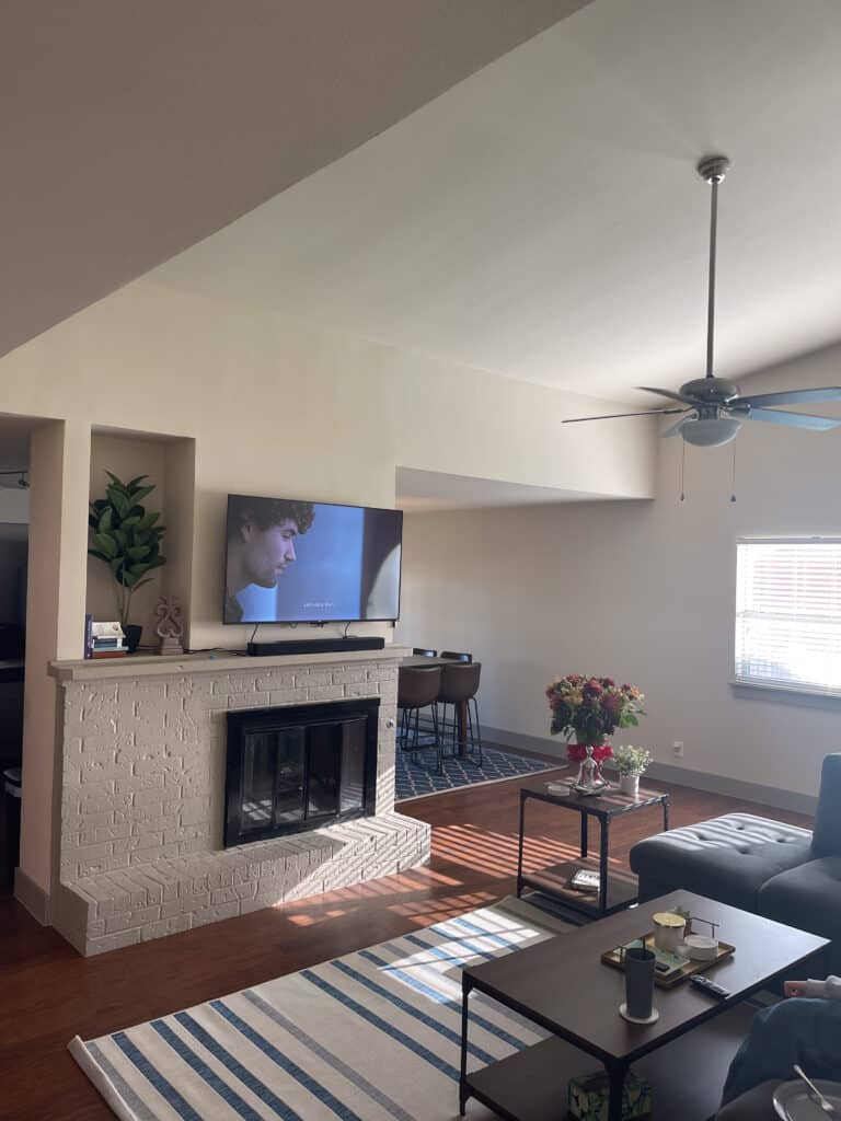 Bright living room at Quail Meadow women’s sober living Austin TX featuring fireplace, TV, and comfortable seating.