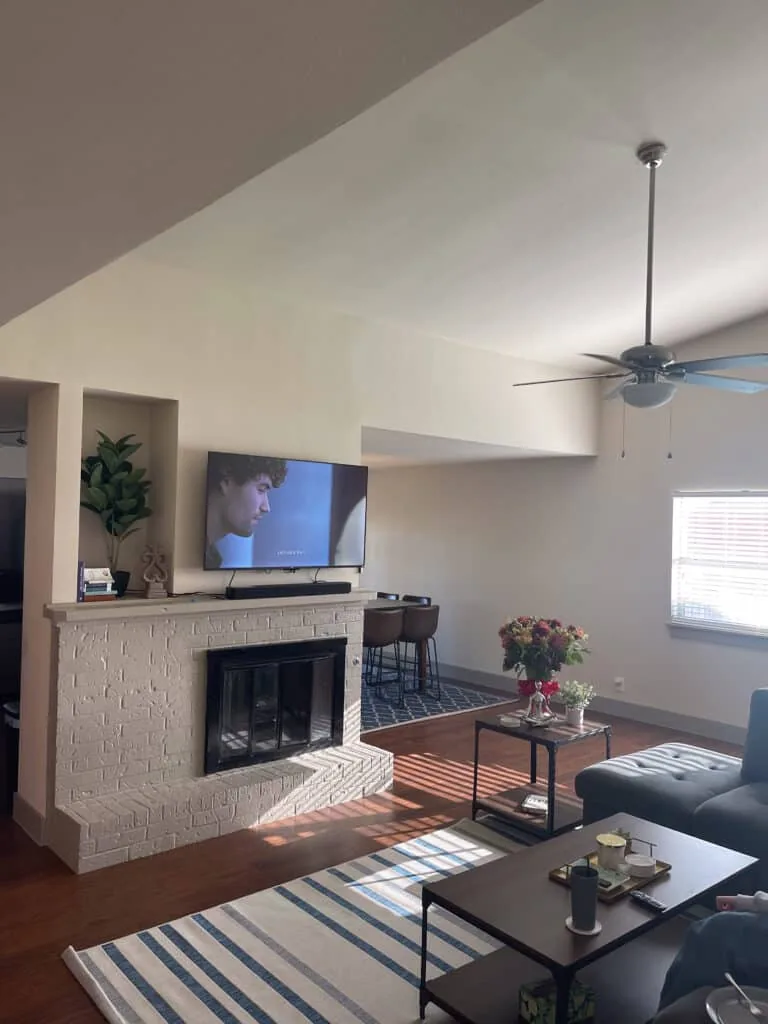 Bright living room at Quail Meadow women’s sober living Austin TX featuring fireplace, TV, and comfortable seating.