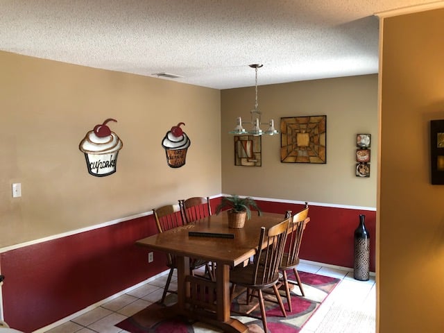 Dining area with wooden table and art décor at Eudaimonia’s Parkfield Drive women’s sober living home in Austin.