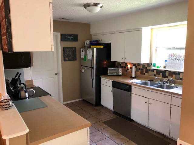 Fully equipped kitchen with modern appliances at Parkfield Drive women’s sober living home in Austin, Texas.