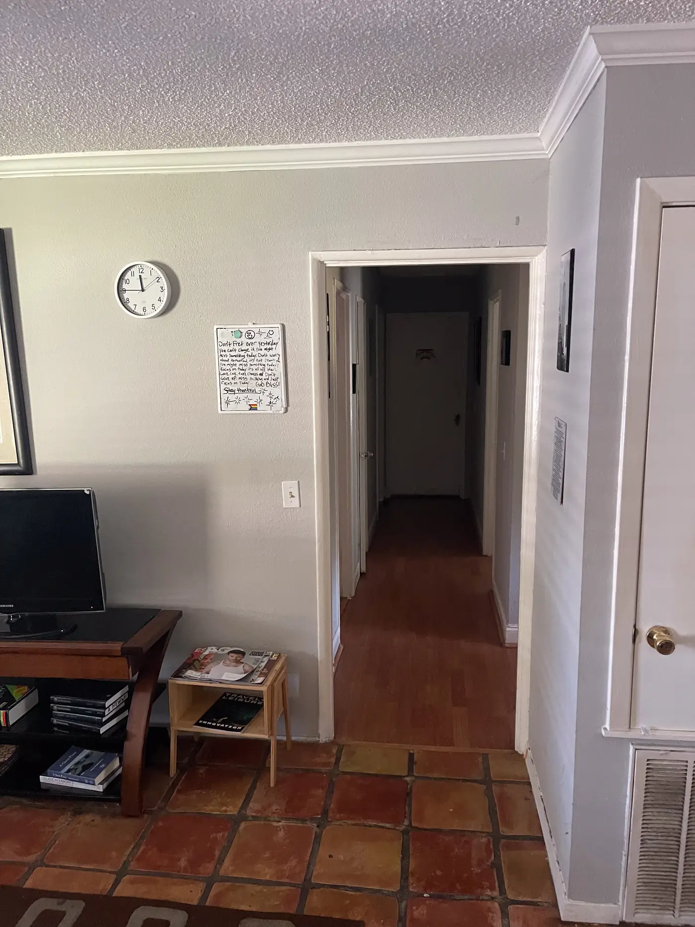 Hallway looking through to the kitchen.