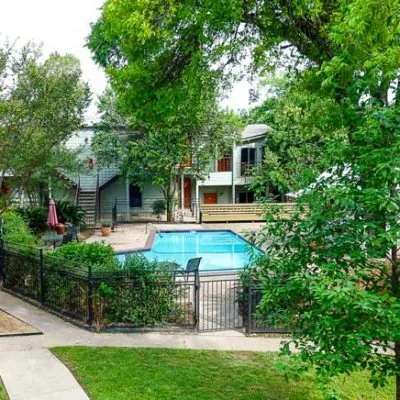 Outdoor pool and courtyard at sober living apartments in Austin, TX